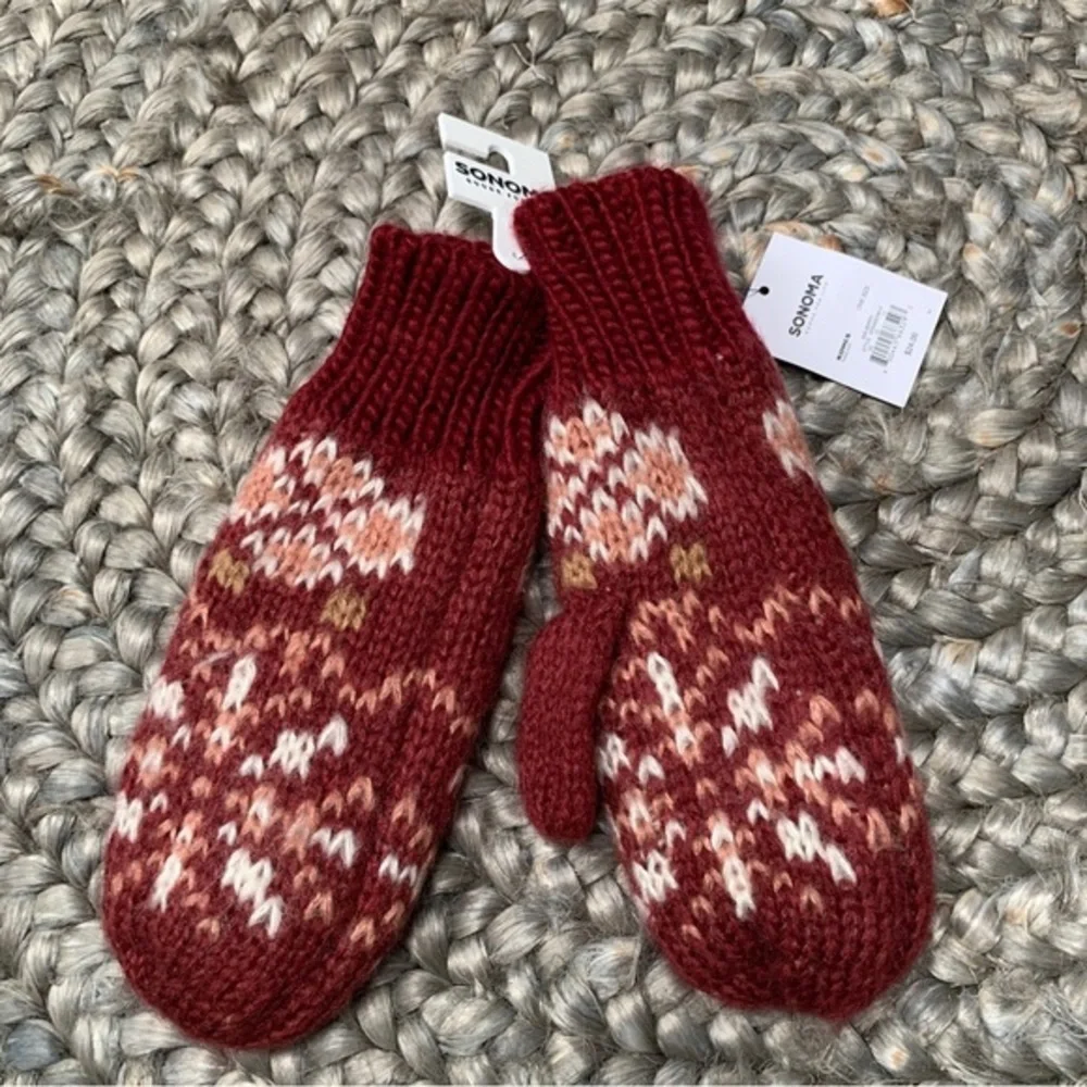 NWT Sonoma super cozy chunky knit mittens maroon pink gloves snowflake new